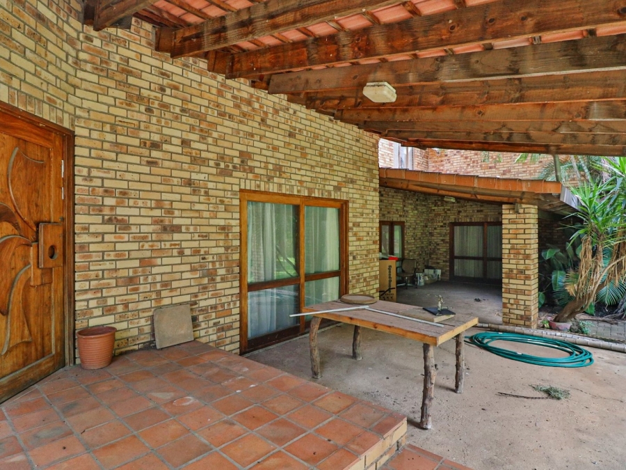 6 Bedroom Property for Sale in Waagfontein North West